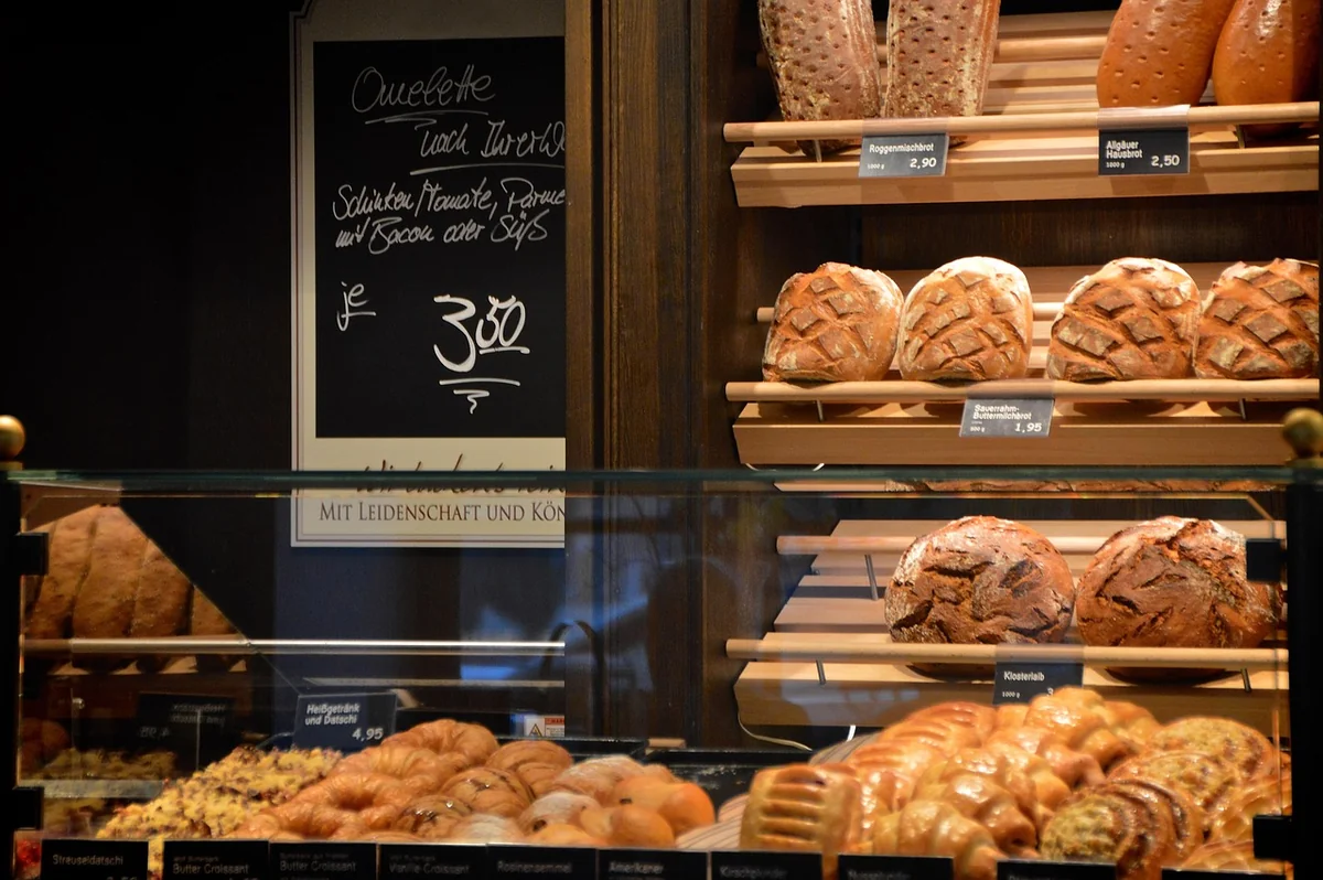 Idée décoration vitrine boulangerie : tendances irrésistibles à adopter en 2026