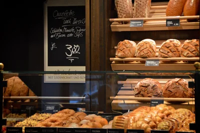 Idée décoration vitrine boulangerie : tendances irrésistibles à adopter en 2026